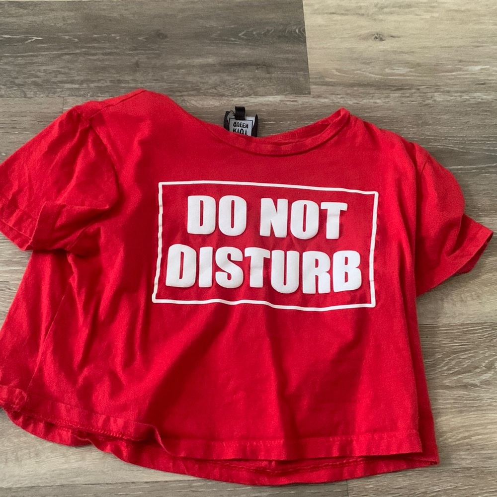 Do not disturb crop top in red